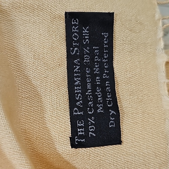 The Pashmina Store Pale Yellow Pashmina/Silk Fringed Wrap - Picture 5 of 5